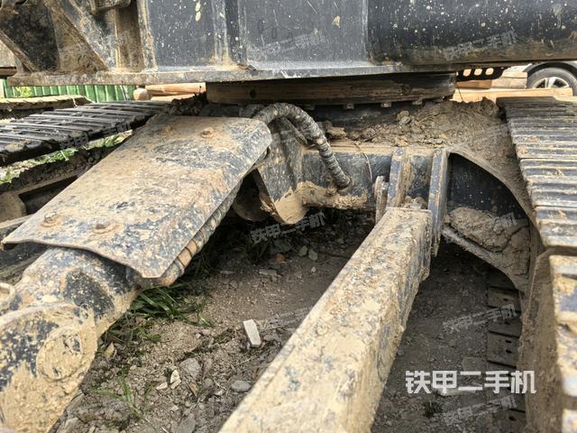 轉盤和下車架正前(工作和回轉裝置) 轉盤和下車架正前(工作和回轉裝置)