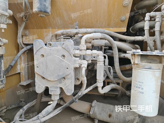 液壓泵艙室正面整體(整機(jī)外觀) 液壓泵艙室正面整體(整機(jī)外觀)