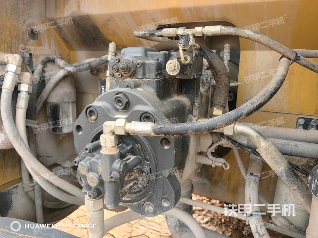 液壓泵艙室正面整體(整機(jī)外觀) 液壓泵艙室正面整體(整機(jī)外觀)