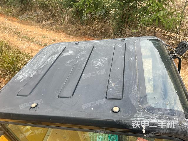 驾驶室顶部（整机外观）