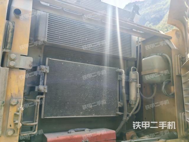 散熱器正面(大件艙室) 散熱器正面(大件艙室)