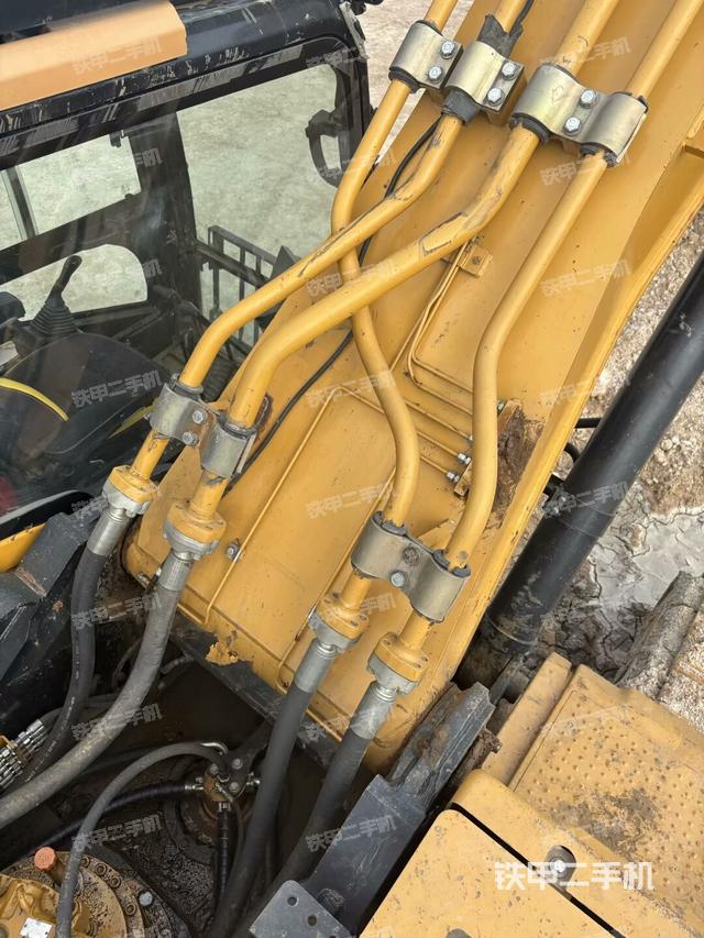 轉(zhuǎn)盤和下車架正前（工作和回轉(zhuǎn)裝置）