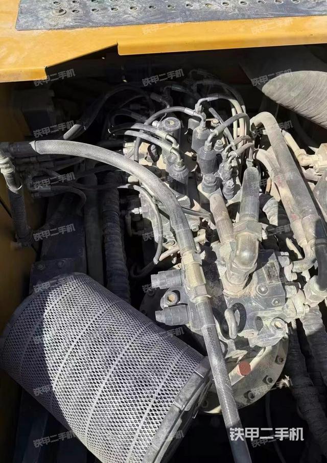 回轉(zhuǎn)馬達(dá)和主控閥（整機(jī)外觀）