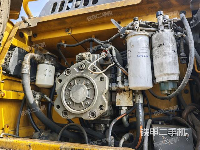 液壓泵艙室正面整體（整機(jī)外觀）