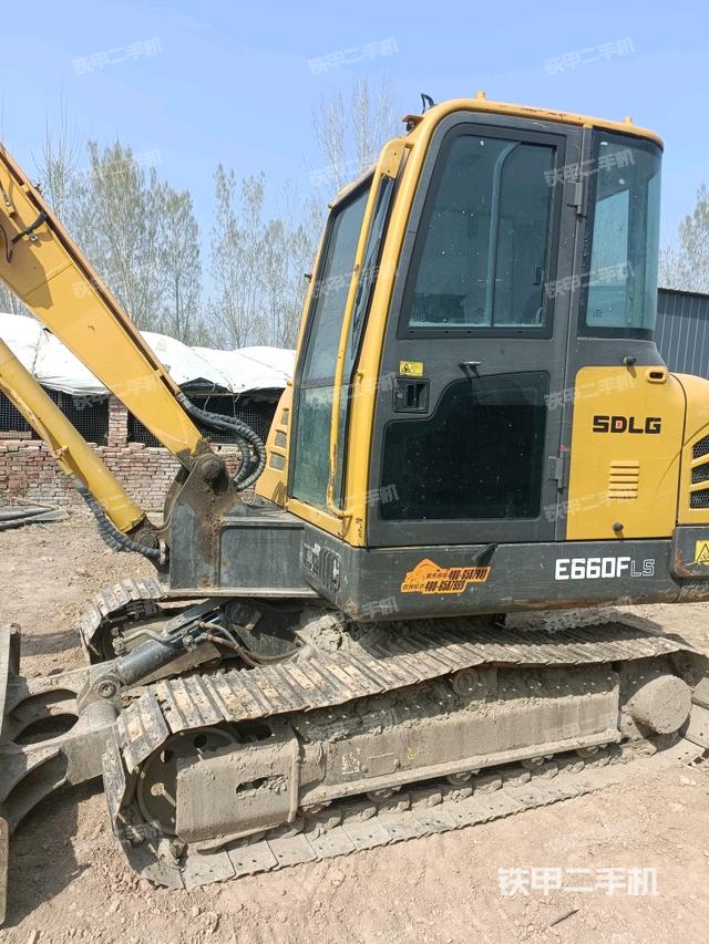 轉(zhuǎn)盤和下車架正前（工作和回轉(zhuǎn)裝置）