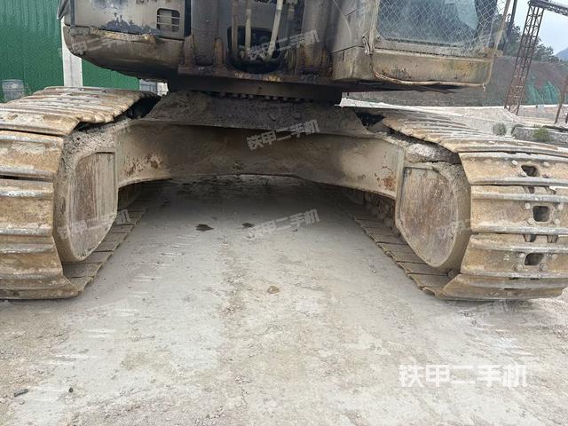 鏟斗右后整體(工作和回轉(zhuǎn)裝置) 鏟斗右后整體(工作和回轉(zhuǎn)裝置)
