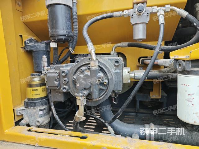 液壓泵斜45?右(大件艙室) 液壓泵斜45?右(大件艙室)