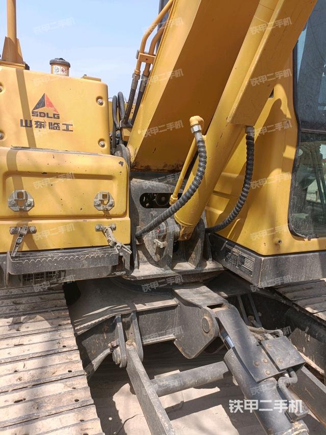 大臂根部?斜（工作和回轉(zhuǎn)裝置）