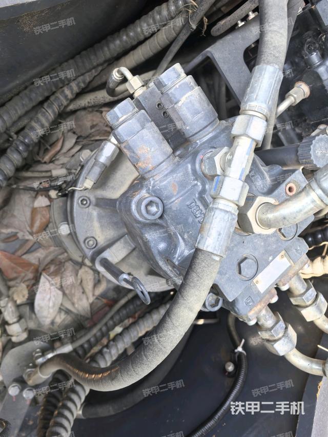 回轉(zhuǎn)馬達(dá)（上車部件）