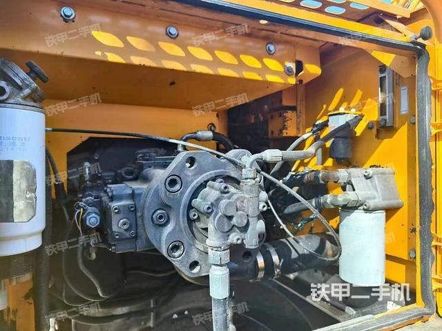 液壓泵艙室正面整體（整機(jī)外觀）