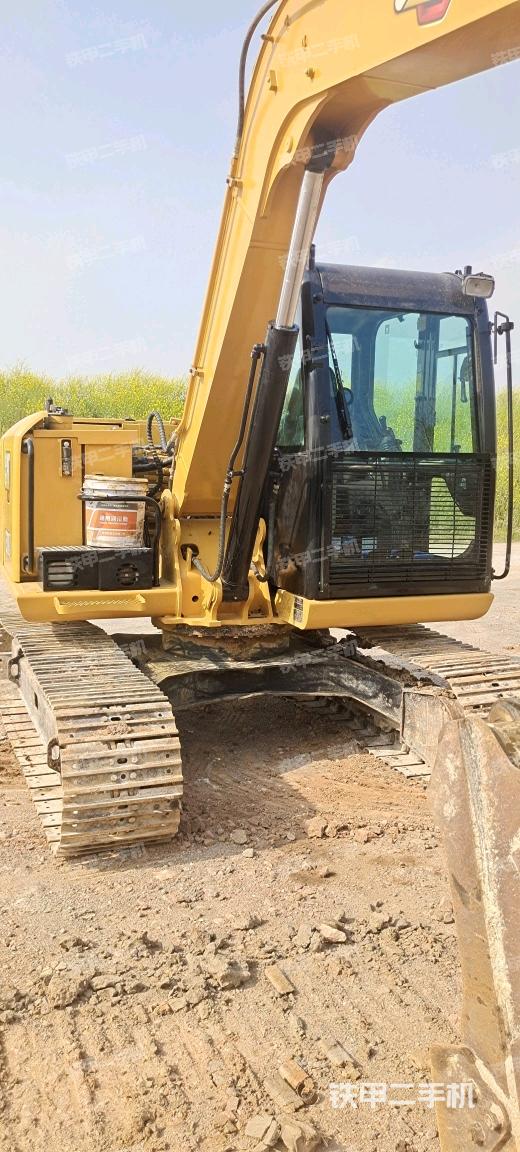 駕駛室整體(整機(jī)外觀) 駕駛室整體(整機(jī)外觀)