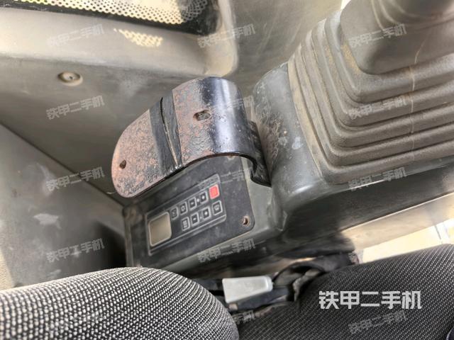 后窗玻璃角標(駕駛室部分) 后窗玻璃角標(駕駛室部分)