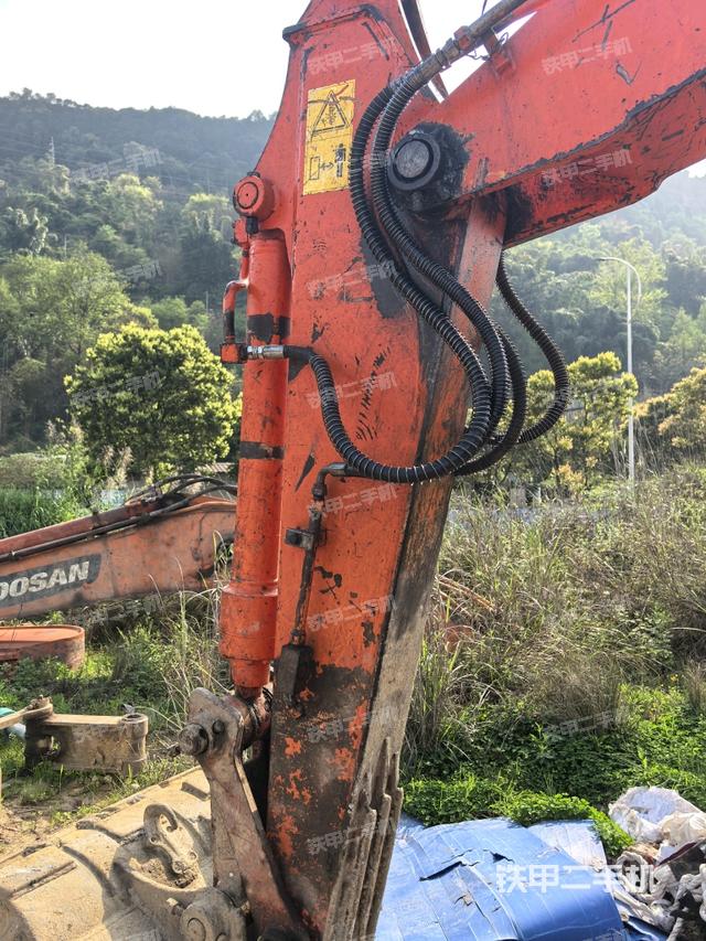 轉(zhuǎn)盤和下車架正前（工作和回轉(zhuǎn)裝置）