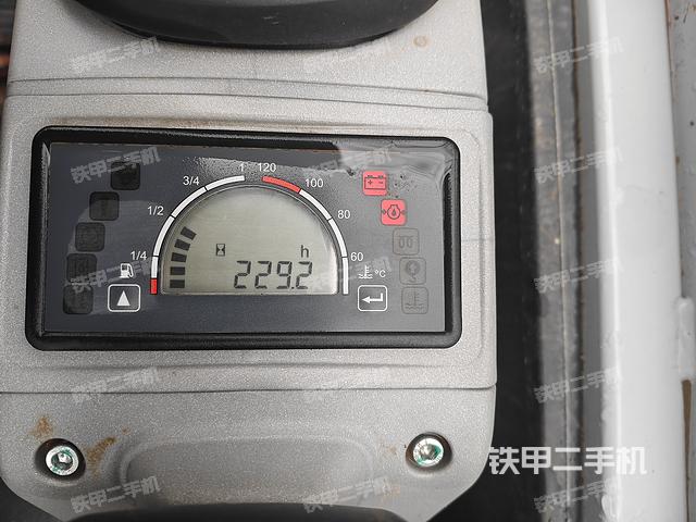 駕駛室頂部(整機外觀) 駕駛室頂部(整機外觀)