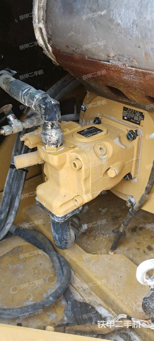 液壓泵艙室正面整體(整機(jī)外觀) 液壓泵艙室正面整體(整機(jī)外觀)