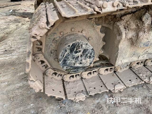 右驅(qū)動輪（行走機(jī)構(gòu)）