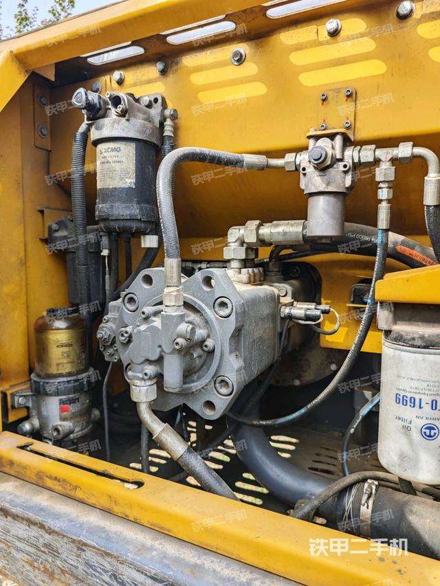 液壓泵艙室正面整體（整機(jī)外觀）