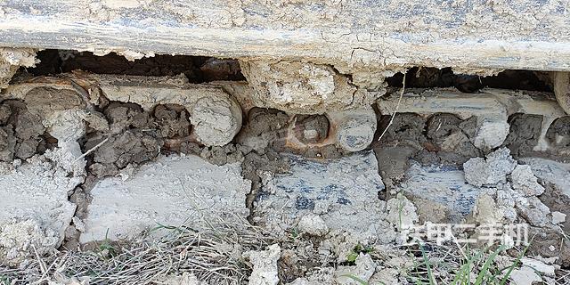 單側(cè)履帶整體（整機(jī)外觀）