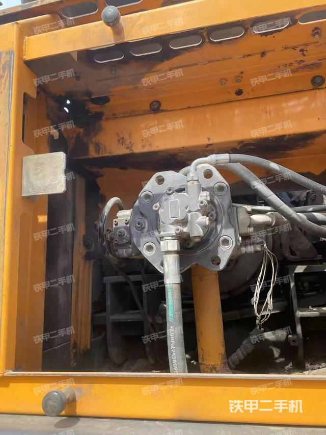 液壓泵艙室正面整體(整機(jī)外觀) 液壓泵艙室正面整體(整機(jī)外觀)