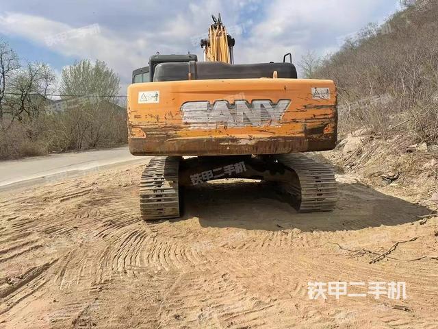 駕駛室頂部(整機(jī)外觀) 駕駛室頂部(整機(jī)外觀)