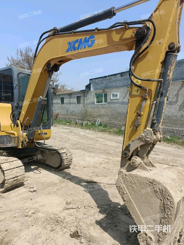 轉(zhuǎn)盤和下車架正前(工作和回轉(zhuǎn)裝置) 轉(zhuǎn)盤和下車架正前(工作和回轉(zhuǎn)裝置)