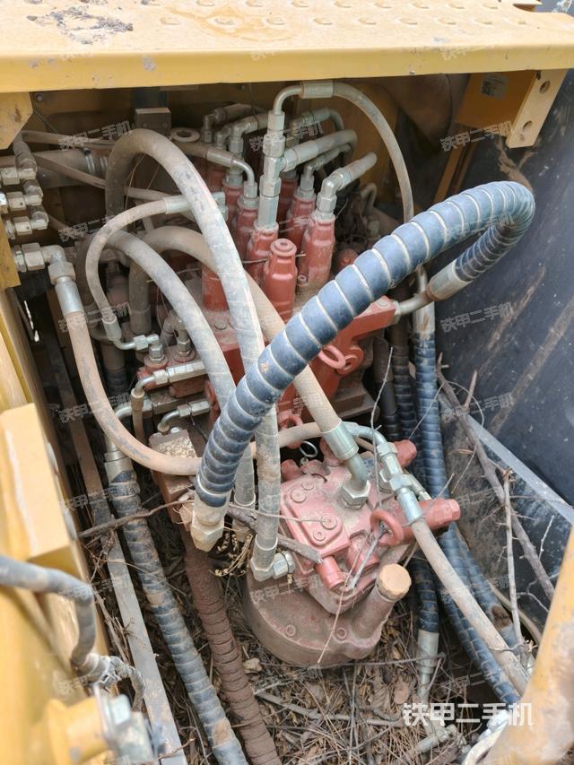 回轉(zhuǎn)馬達和主控閥（整機外觀）