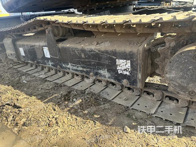 單側(cè)履帶整體(整機(jī)外觀) 單側(cè)履帶整體(整機(jī)外觀)