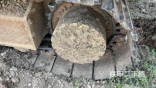 右驅動輪（行走機構）