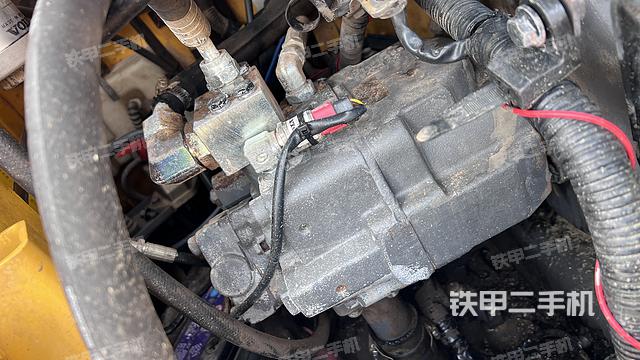 液壓泵艙室正面整體(整機(jī)外觀) 液壓泵艙室正面整體(整機(jī)外觀)