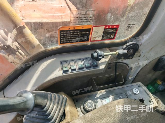 座椅右側(cè)控制臺/鑰匙門/油門/含右手柄(駕駛室部分) 座椅右側(cè)控制臺/鑰匙門/油門/含右手柄(駕駛室部分)