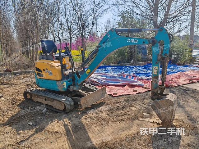 駕駛室頂部（整機外觀）