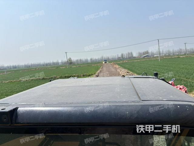 駕駛室頂部(整機(jī)外觀) 駕駛室頂部(整機(jī)外觀)