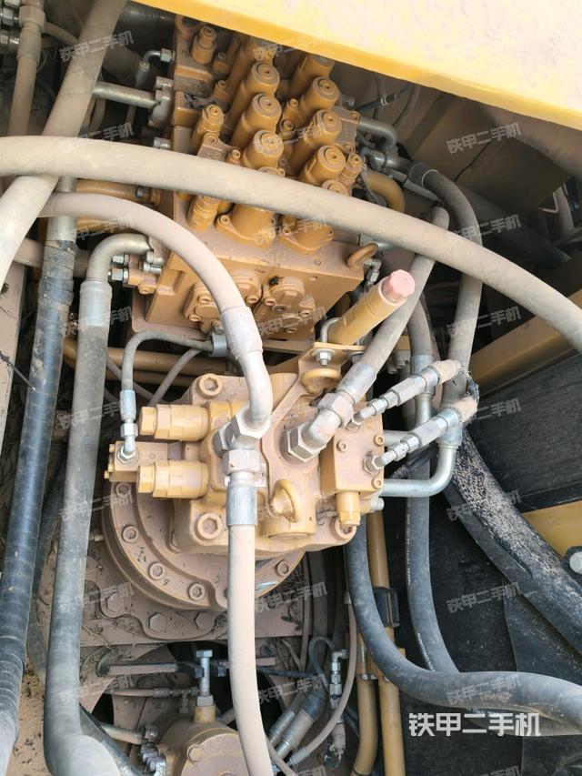 回轉(zhuǎn)馬達和主控閥（整機外觀）