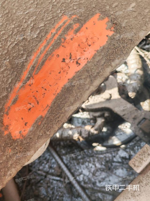行走控制手柄和踏板?俯拍(駕駛室部分) 行走控制手柄和踏板?俯拍(駕駛室部分)