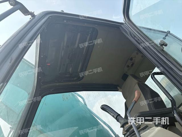 座椅右側(cè)控制臺(tái)/鑰匙門/油門/含右手柄(駕駛室部分) 座椅右側(cè)控制臺(tái)/鑰匙門/油門/含右手柄(駕駛室部分)