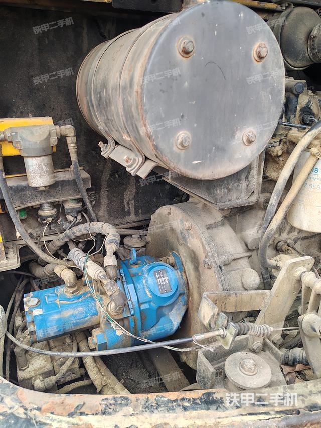 回转马达和主控阀（整机外观）