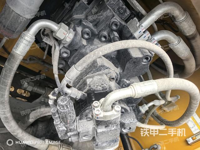 液壓泵艙室正面整體(整機(jī)外觀) 液壓泵艙室正面整體(整機(jī)外觀)