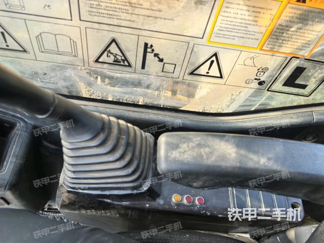 座椅右側(cè)控制臺(tái)/鑰匙門/油門/含右手柄(駕駛室部分) 座椅右側(cè)控制臺(tái)/鑰匙門/油門/含右手柄(駕駛室部分)