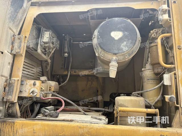 散熱器正面(大件艙室) 散熱器正面(大件艙室)