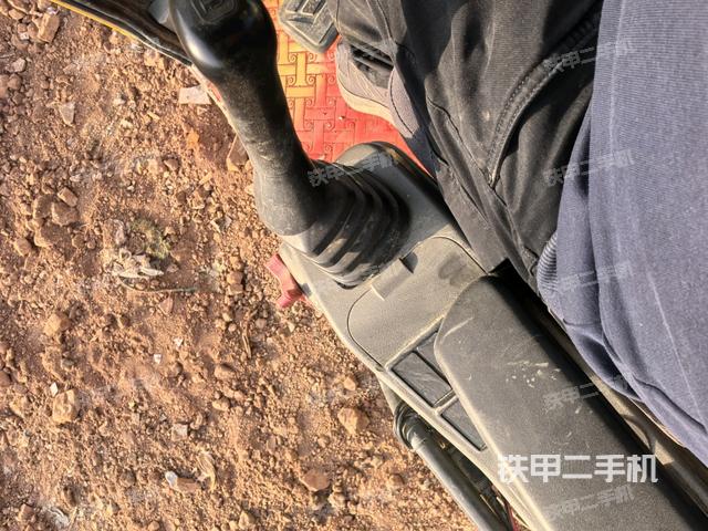 座椅左側(cè)控制臺/音響/含左手柄（駕駛室部分）