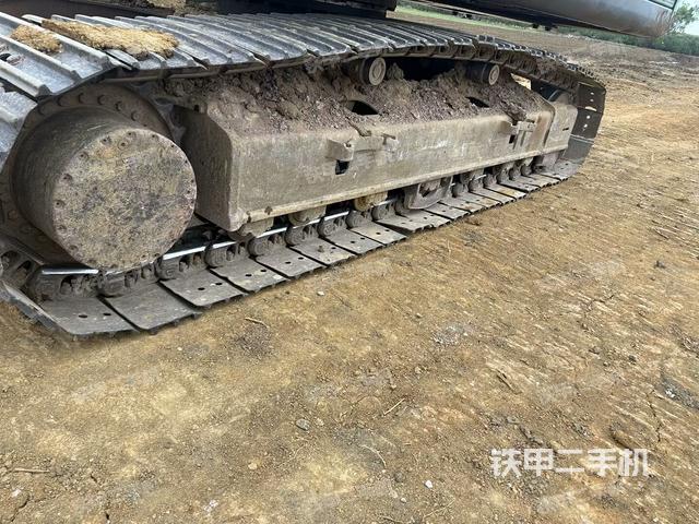 右側(cè)履帶整體(行走機構(gòu)) 右側(cè)履帶整體(行走機構(gòu))