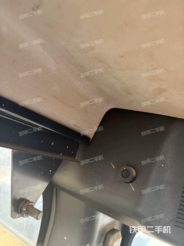 駕駛室左前45度（駕駛室部分）