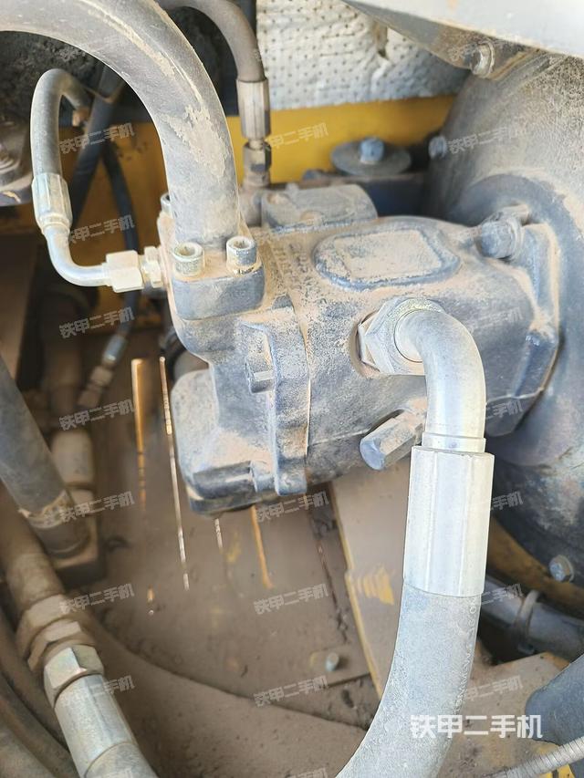 液壓泵艙室正面整體（整機(jī)外觀）