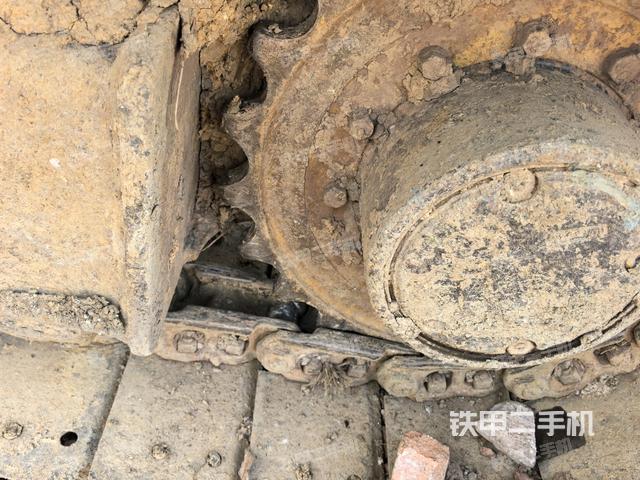 左驅(qū)動輪（行走機(jī)構(gòu)）