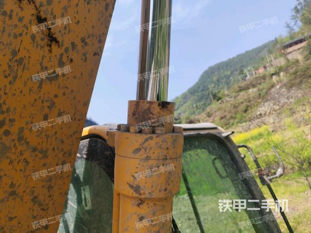 轉(zhuǎn)盤和下車架正前(工作和回轉(zhuǎn)裝置) 轉(zhuǎn)盤和下車架正前(工作和回轉(zhuǎn)裝置)