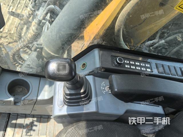 座椅右側(cè)控制臺(tái)/鑰匙門/油門/含右手柄（駕駛室部分）