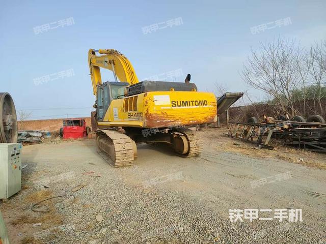 駕駛室頂部(整機外觀) 駕駛室頂部(整機外觀)