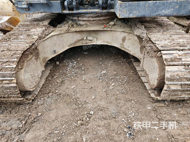 轉(zhuǎn)盤和下車架正前(工作和回轉(zhuǎn)裝置) 轉(zhuǎn)盤和下車架正前(工作和回轉(zhuǎn)裝置)