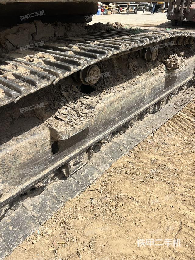 單側履帶整體(整機外觀) 單側履帶整體(整機外觀)