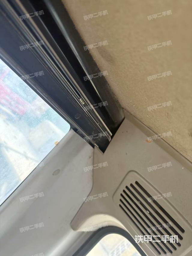 左后方玻璃角標(駕駛室部分) 左后方玻璃角標(駕駛室部分)